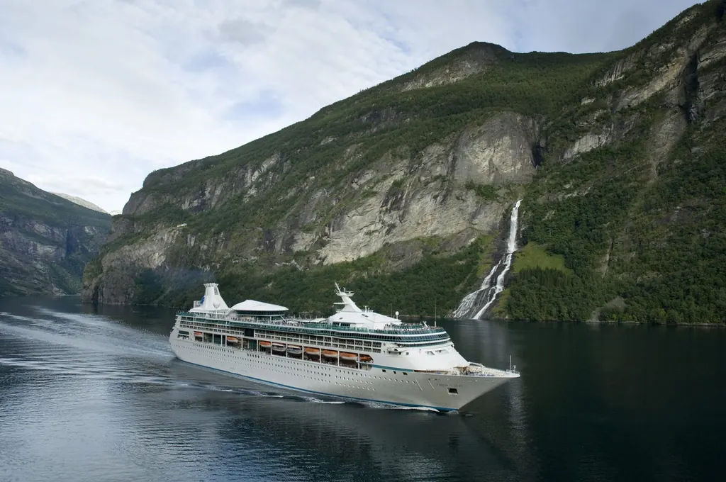 Vision of the Seas, the ship of the first leg